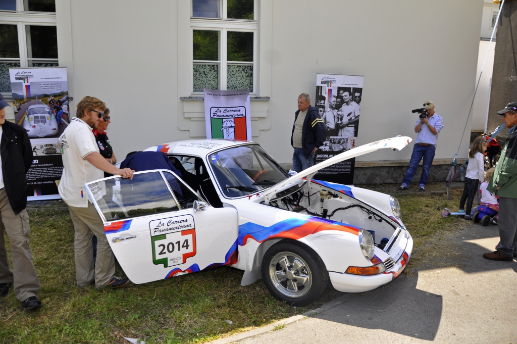 První závodní vůz pro Carreru Panamericanu slavnostně pokřtěn na festivalu Legendy