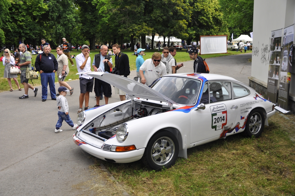 První závodní vůz pro Carreru Panamericanu slavnostně pokřtěn na festivalu Legendy