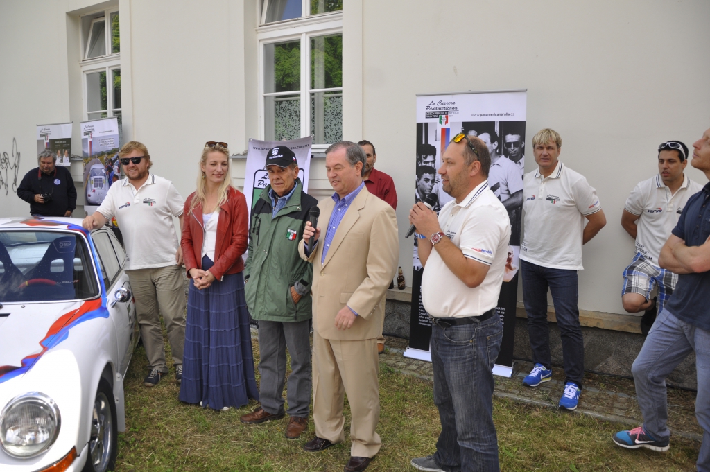 První závodní vůz pro Carreru Panamericanu slavnostně pokřtěn na festivalu Legendy