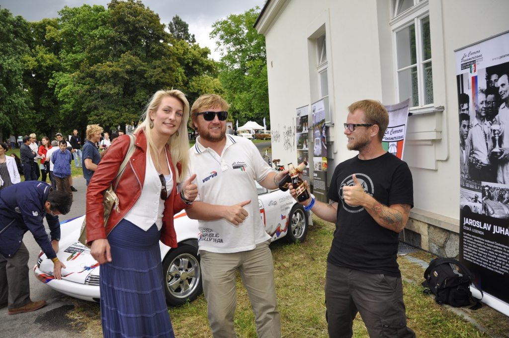 První závodní vůz pro Carreru Panamericanu slavnostně pokřtěn na festivalu Legendy