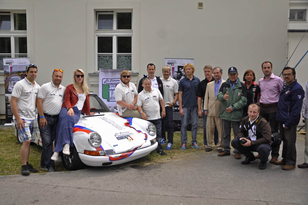 První závodní vůz pro Carreru Panamericanu slavnostně pokřtěn na festivalu Legendy