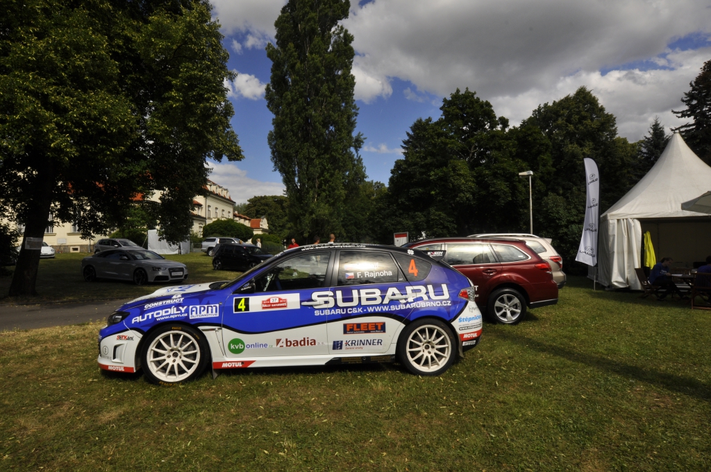 První závodní vůz pro Carreru Panamericanu slavnostně pokřtěn na festivalu Legendy