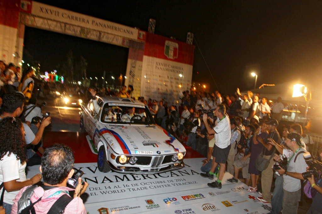 Slavnostní start na nábřeží ve Veracruz zahájil soutěžní část Carrery Panamericany 2014